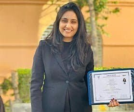 Dr. Chaitali Parikh with Certificate Dr. Chaitali Parikh with Certificate